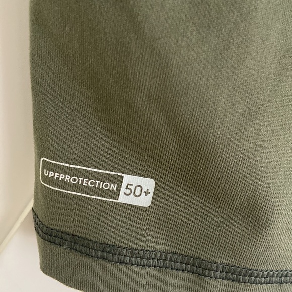 Quicksilver Rashguard with 50+ UPF Protection - Picture 4 of 4